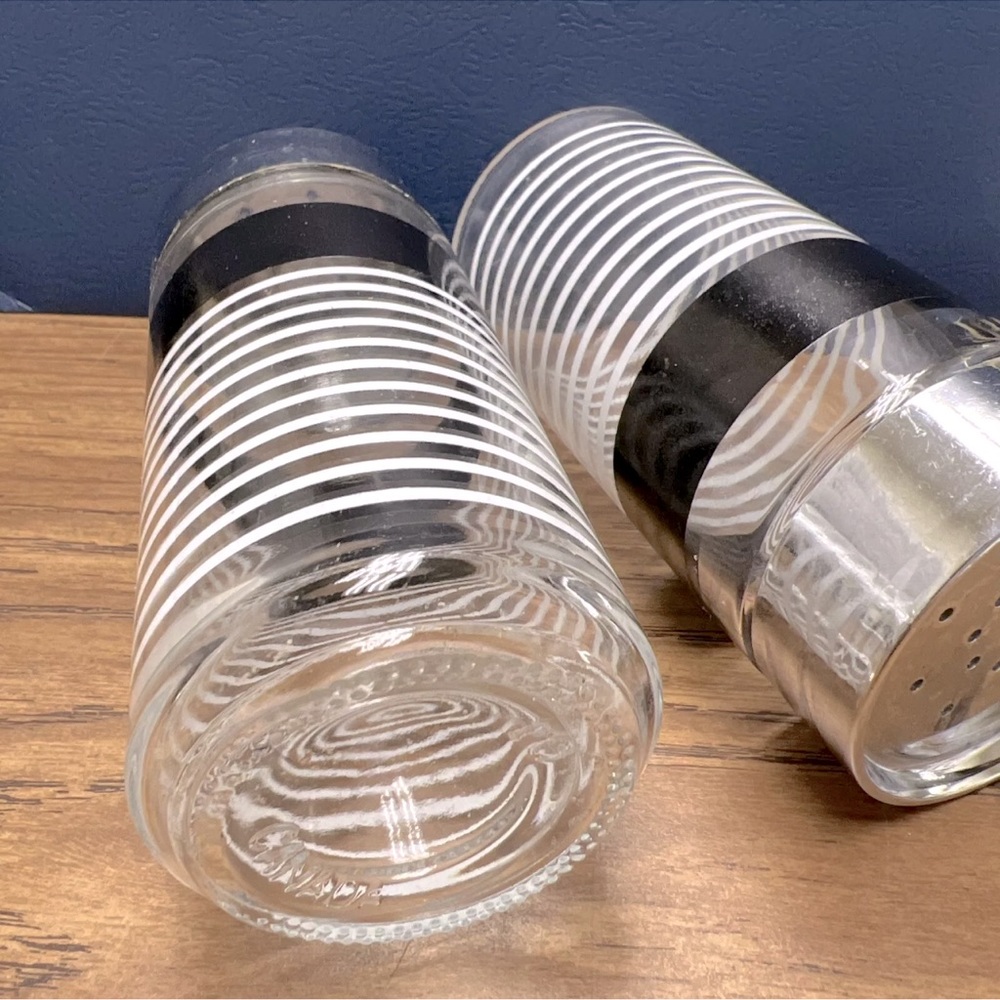 Libby glass salt n pepper shakers